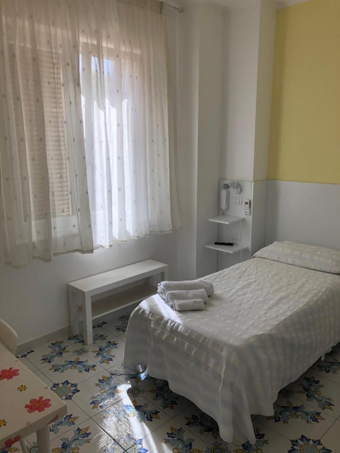 נאפולי Albergo Oasi מראה חיצוני תמונה