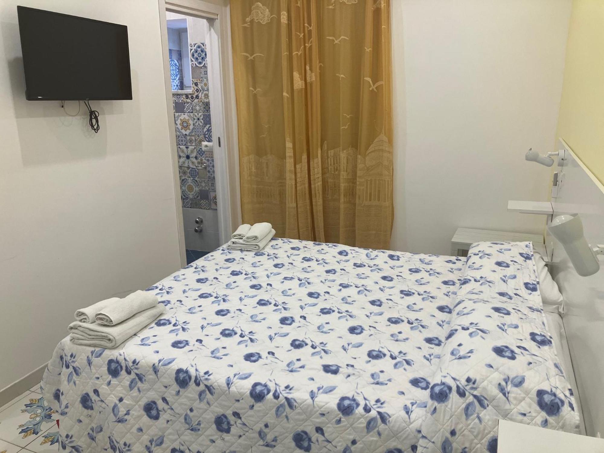 נאפולי Albergo Oasi מראה חיצוני תמונה