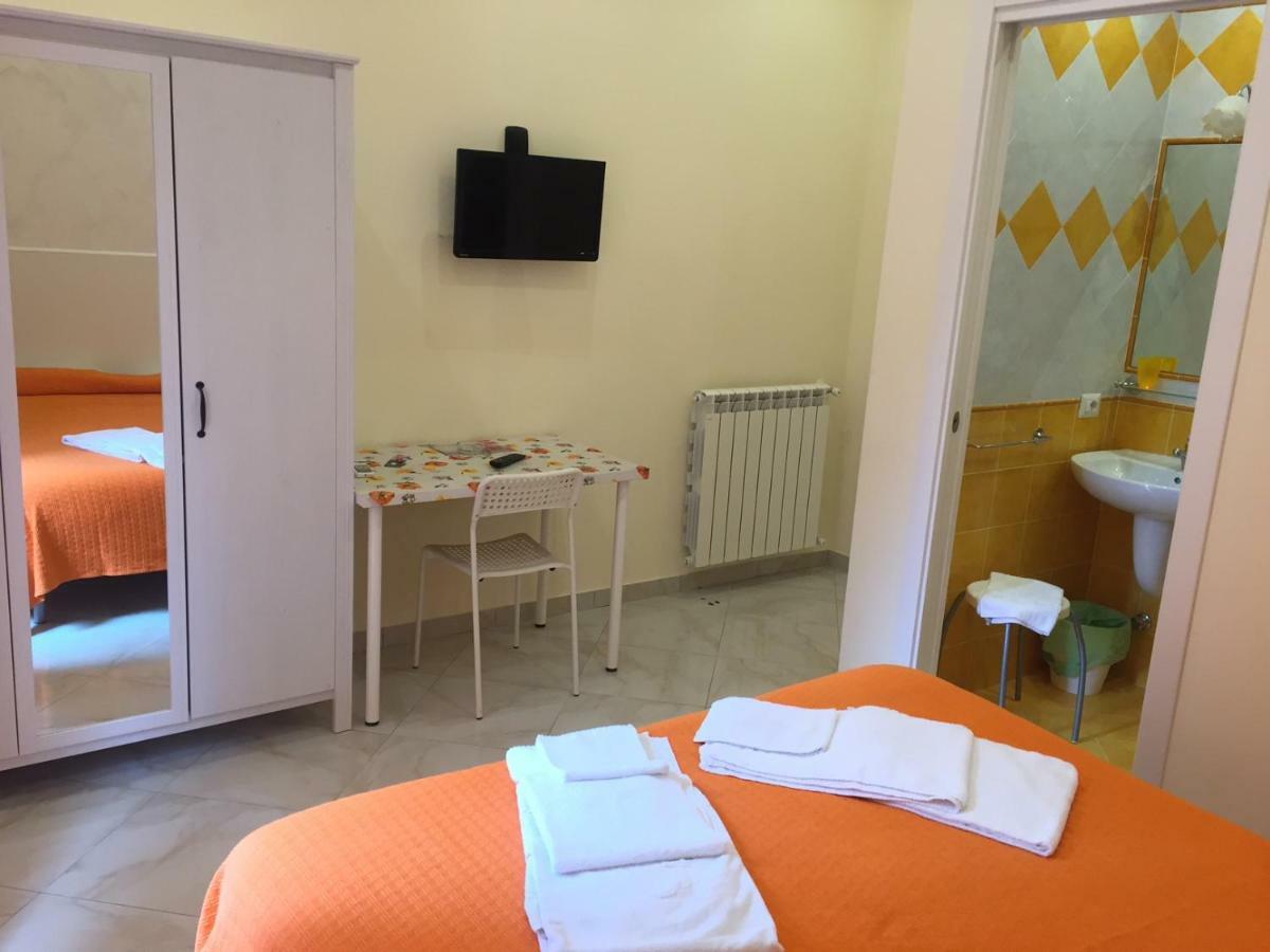 נאפולי Albergo Oasi מראה חיצוני תמונה