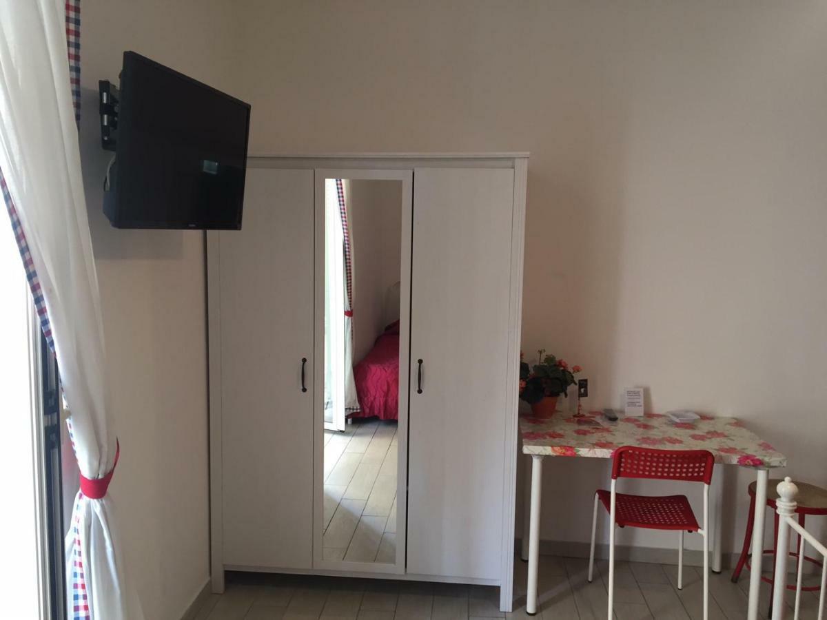 נאפולי Albergo Oasi מראה חיצוני תמונה