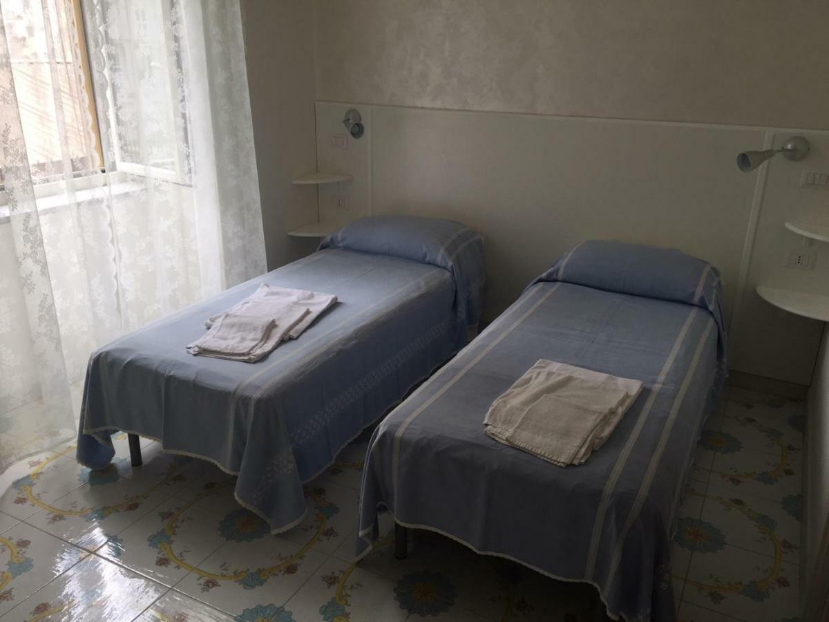 נאפולי Albergo Oasi מראה חיצוני תמונה