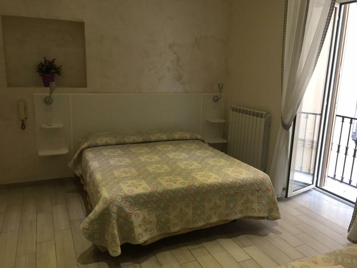 נאפולי Albergo Oasi מראה חיצוני תמונה